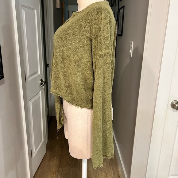 FREE PEOPLE Emma’s moss green oversized short henley with front ties - Picture 6 of 14